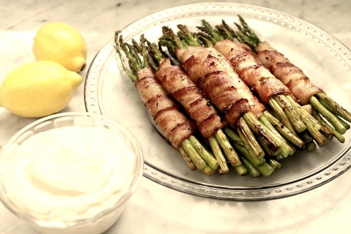 Keto Bacon-Wrapped Asparagus with Lemon Aioli