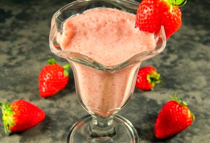 Skinny Strawberry Milkshake